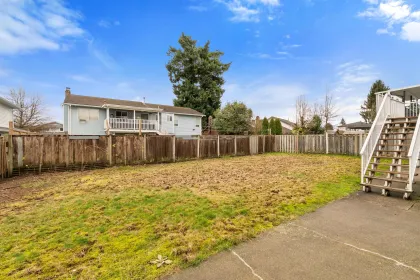 Garden / Landscaping Photo of 3340 Clearbrook Road, Abbotsford, BC