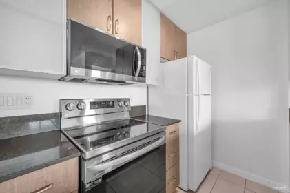 Walk-In Closet Photo of 2608 977 Mainland Street, Vancouver, BC