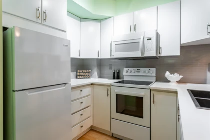 Kitchen Island Photo of 1003 1189 Howe Street, Vancouver, BC
