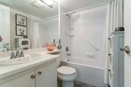 Powder Room Photo of 1003 1189 Howe Street, Vancouver, BC