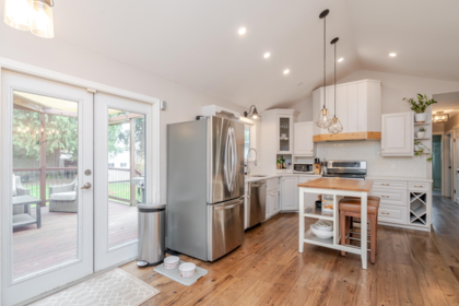 Guest Bathroom Photo of 33986 Walnut Avenue, Abbotsford, BC