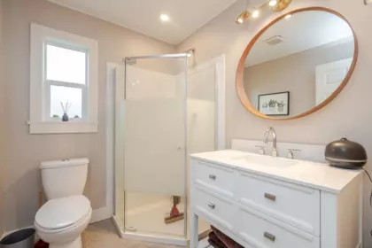 Hallway Photo of 33986 Walnut Avenue, Abbotsford, BC