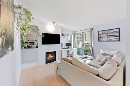 Breakfast Nook Photo of 304 137 W 17th Street, North Vancouver, BC