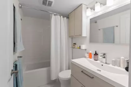 Walk-In Closet Photo of 304 137 W 17th Street, North Vancouver, BC
