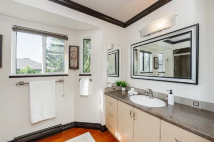 Hallway Photo of 25 Ravine Drive, Port Moody, BC