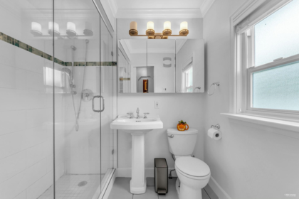 Hot Tub / Spa Photo of 14104 Marine Drive, White Rock, BC