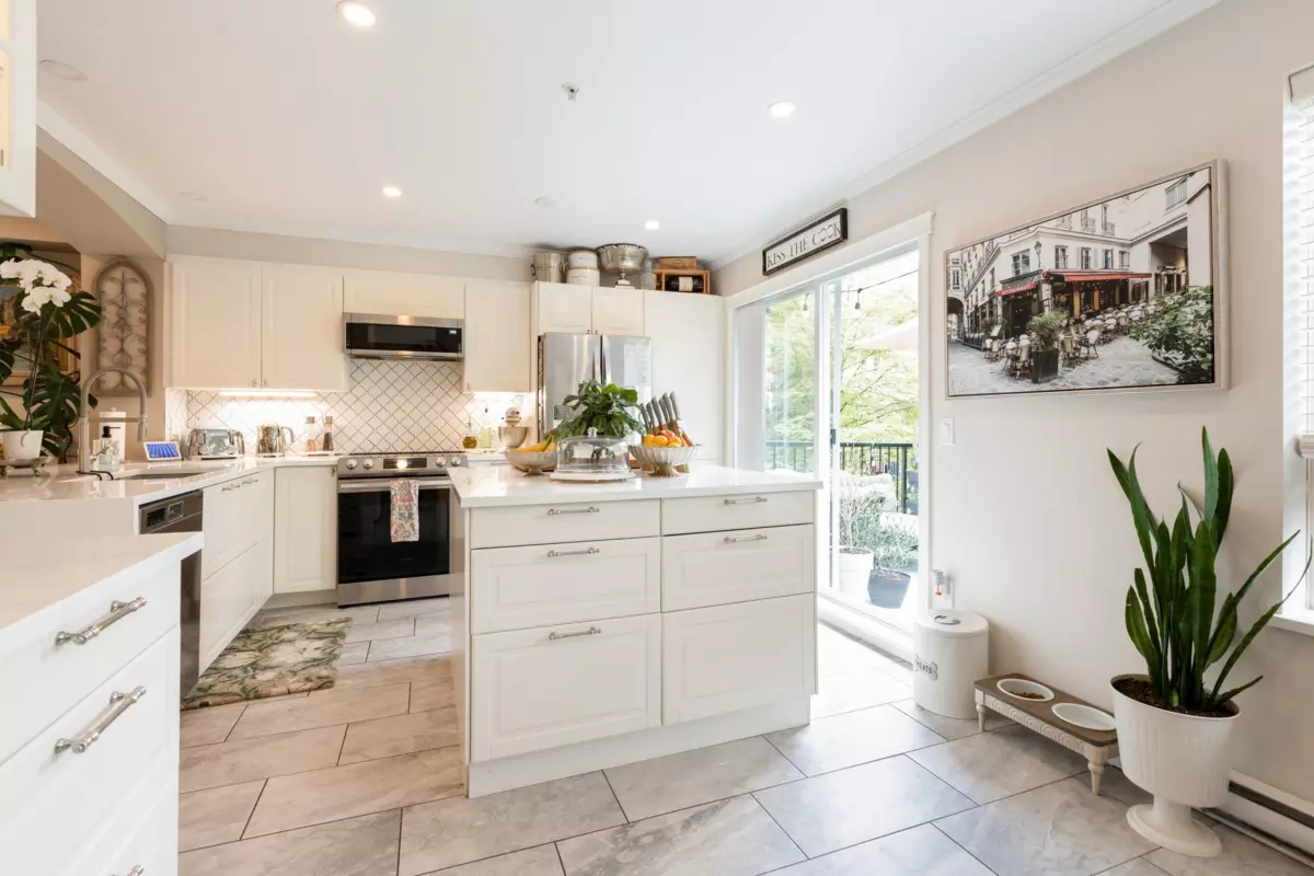 Family Room Photo of 11 6747 203 Street, Langley, BC