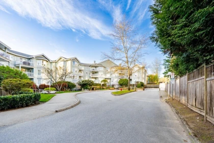 104 13955 Laurel Drive, Surrey, BC, Surrey — Apartment/Condo for sale