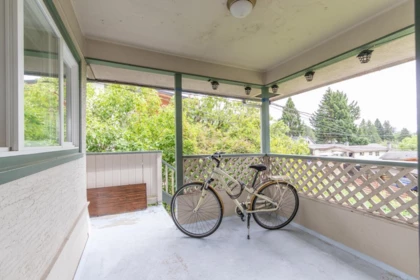 Entry Foyer Photo of 341 W 24th Street, North Vancouver, BC