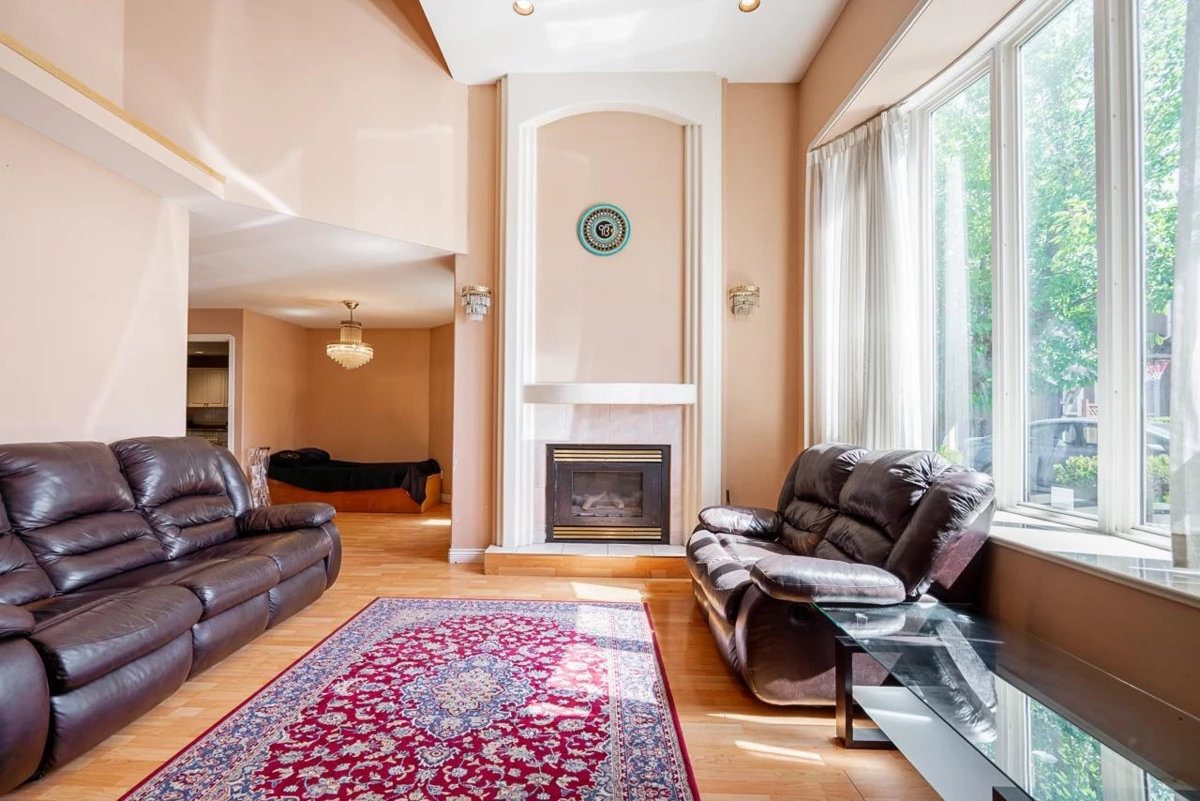 Dining Area Photo of 13107 74 Avenue, Surrey, BC