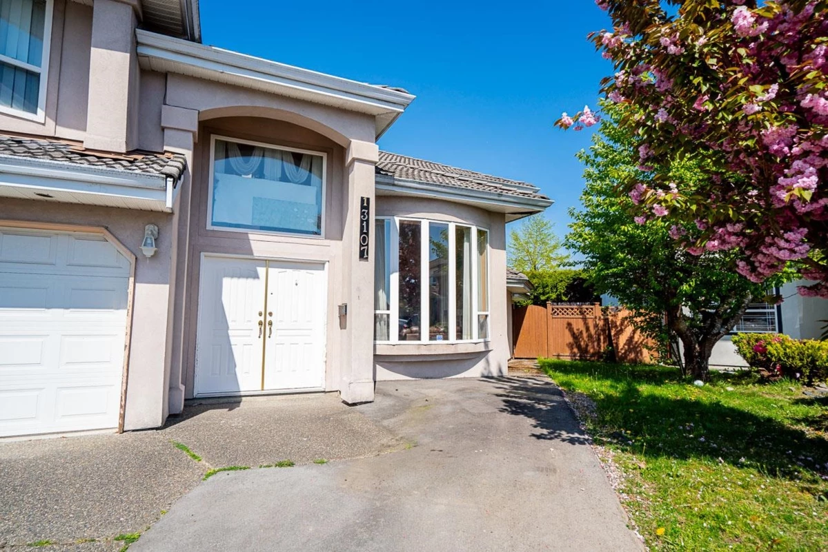 Family Room Photo of 13107 74 Avenue, Surrey, BC