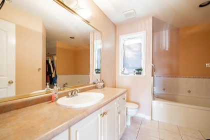Entry Foyer Photo of 13107 74 Avenue, Surrey, BC