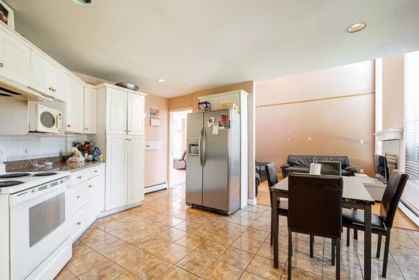 Guest Bathroom Photo of 13107 74 Avenue, Surrey, BC