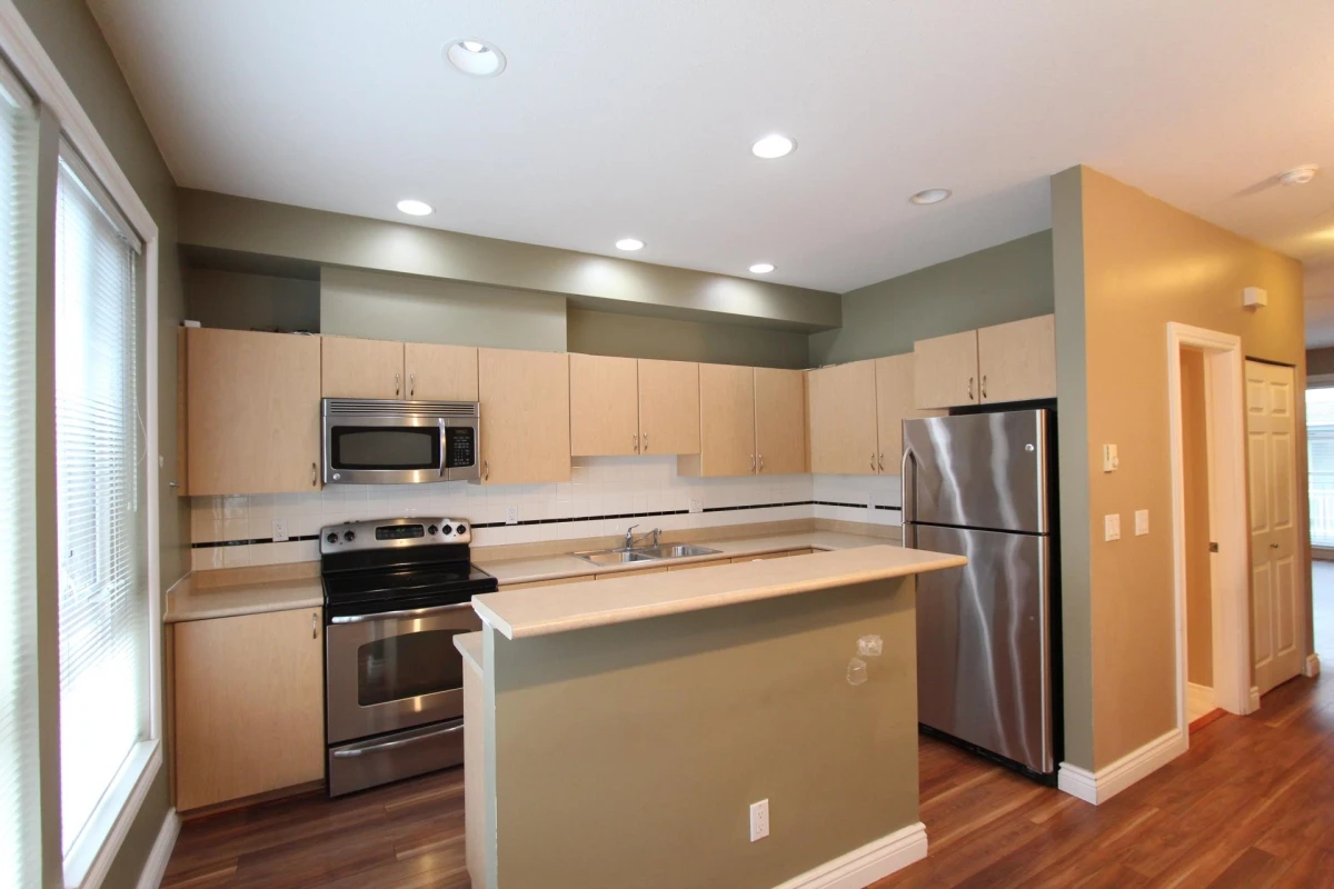 Dining Area Photo of 33 160 Pembina Street, New Westminster, BC