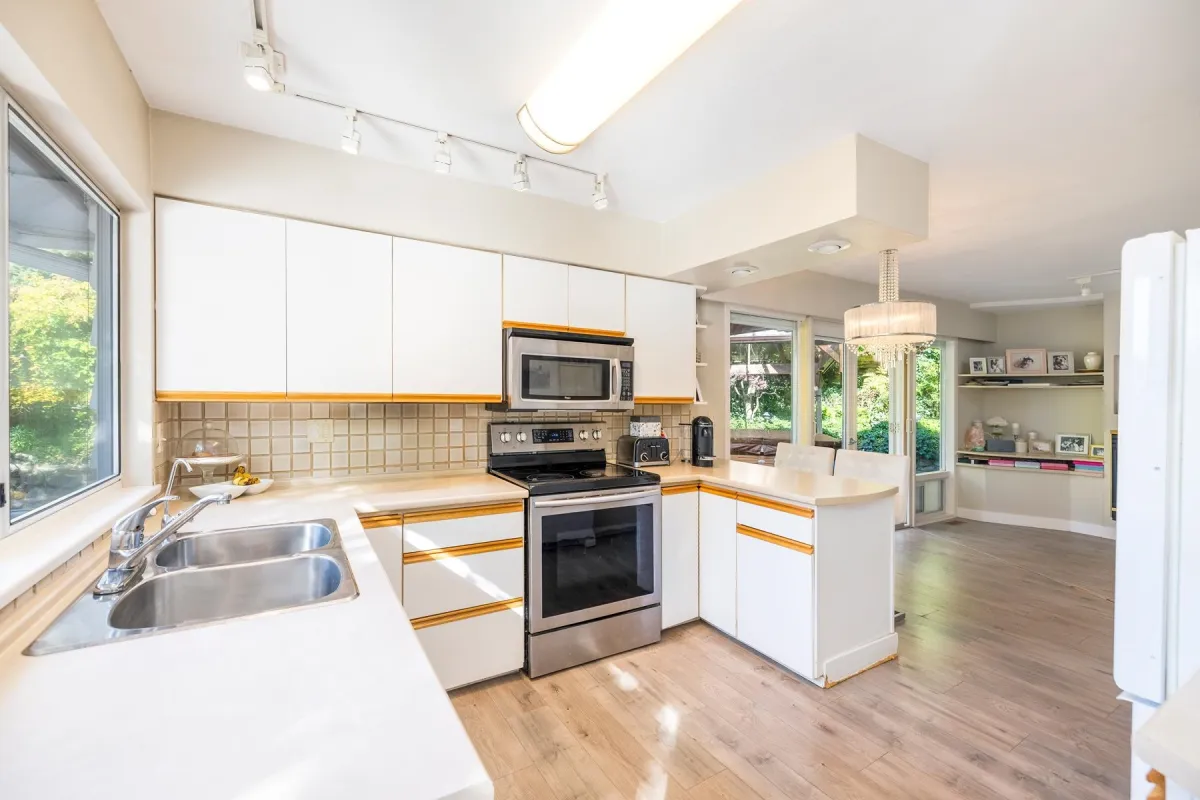 Family Room Photo of 4110 Burkeridge Place, West Vancouver, BC