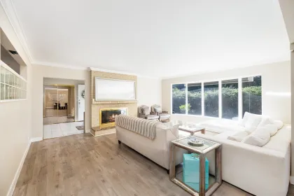 Breakfast Nook Photo of 4110 Burkeridge Place, West Vancouver, BC