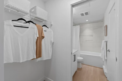 Walk-In Closet Photo of 415 33820 South Fraser Way, Abbotsford, BC