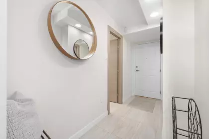 Guest Bathroom Photo of 1601 2004 Fullerton Avenue, North Vancouver, BC