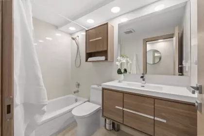 Powder Room Photo of 1601 2004 Fullerton Avenue, North Vancouver, BC