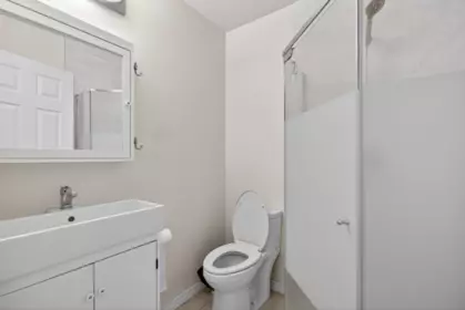 Primary Bathroom Photo of 8 7611 Moffatt Road, Richmond, BC