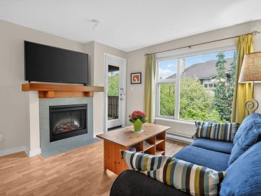 Kitchen Photo of 304 675 Park Crescent, New Westminster, BC