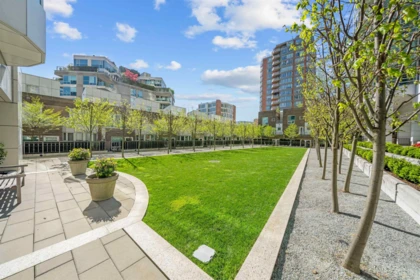 Front Yard Photo of 604 1501 Howe Street, Vancouver, BC