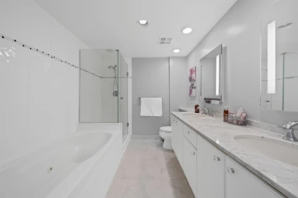 Laundry Room Photo of 604 1501 Howe Street, Vancouver, BC