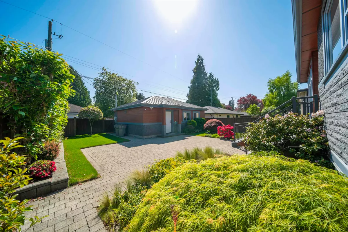 Family Room Photo of 2664 W 22 Avenue, Vancouver, BC