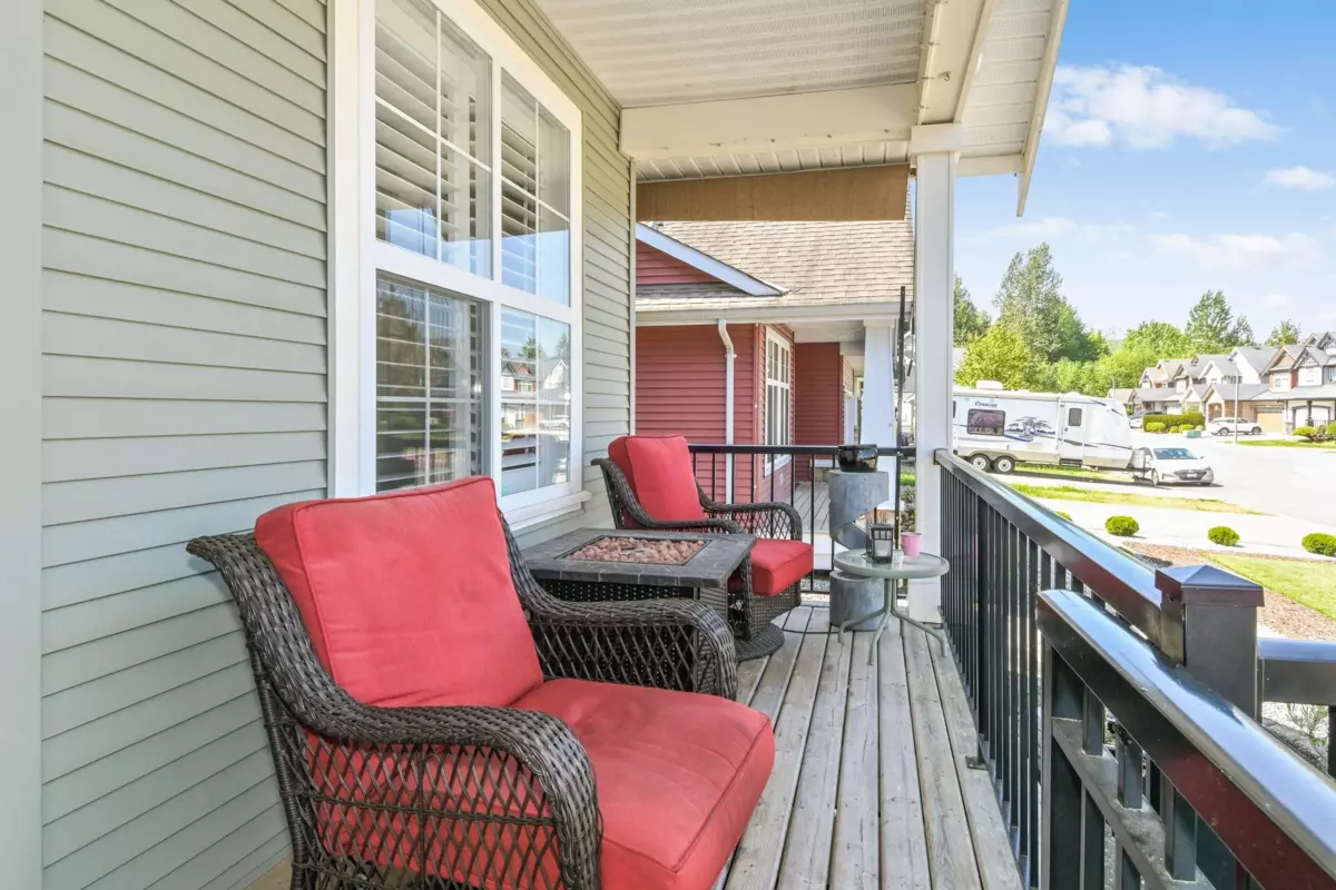 Living Room Photo of 32662 Appleby Court, Mission, BC