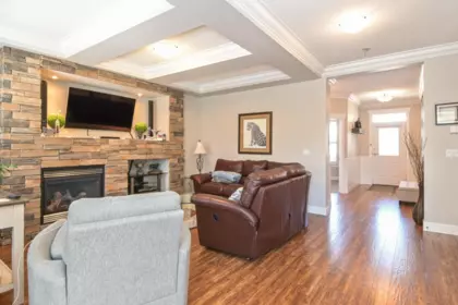 Kitchen Island Photo of 32662 Appleby Court, Mission, BC