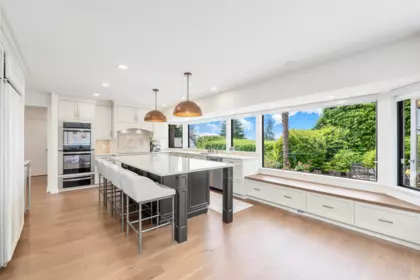 Kitchen Island Photo of 3047 Spencer Close, West Vancouver, BC