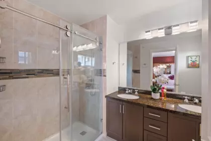 Entry Foyer Photo of 1127 St. Andrews Avenue, North Vancouver, BC