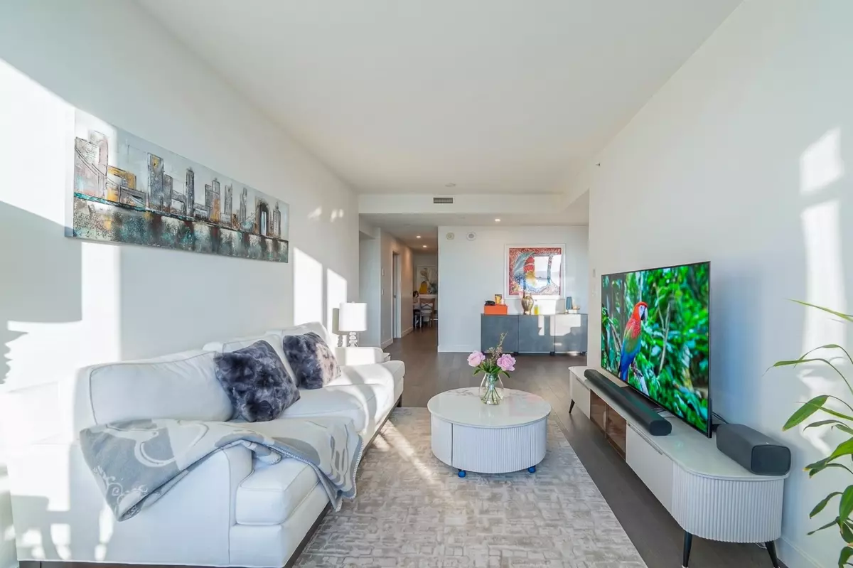 Dining Area Photo of 4105 1480 Howe Street, Vancouver, BC