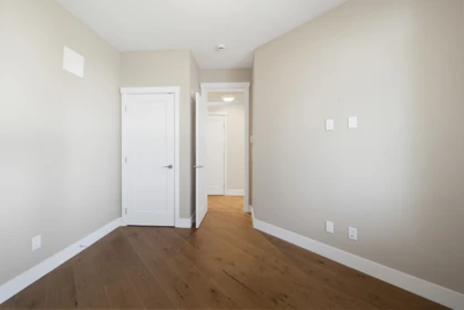Basement Recreation Room Photo of 505 14855 Thrift Avenue, White Rock, BC