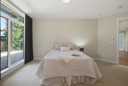 Bedroom 3 Photo of 505 14855 Thrift Avenue, White Rock, BC