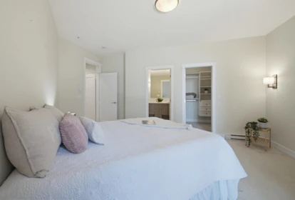 Bedroom 4 Photo of 505 14855 Thrift Avenue, White Rock, BC