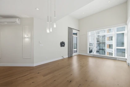 Breakfast Nook Photo of 505 14855 Thrift Avenue, White Rock, BC