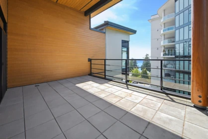 Garden / Landscaping Photo of 505 14855 Thrift Avenue, White Rock, BC
