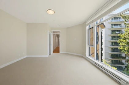 Hallway Photo of 505 14855 Thrift Avenue, White Rock, BC