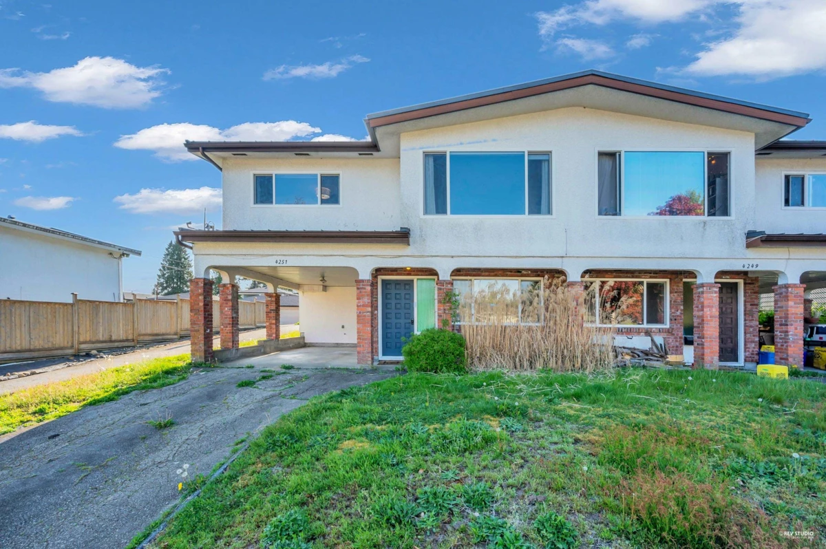 Family Room Photo of 4251 Barker Avenue, Burnaby, BC