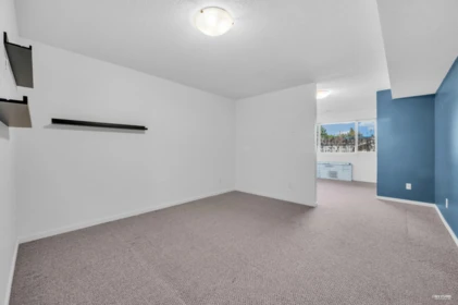 Entry Foyer Photo of 4251 Barker Avenue, Burnaby, BC