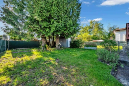 Garden / Landscaping Photo of 4251 Barker Avenue, Burnaby, BC