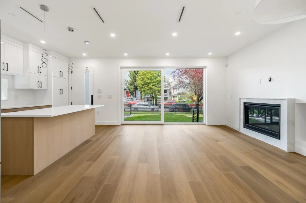 Dining Area Photo of 1 950 W 17th Avenue, Vancouver, BC