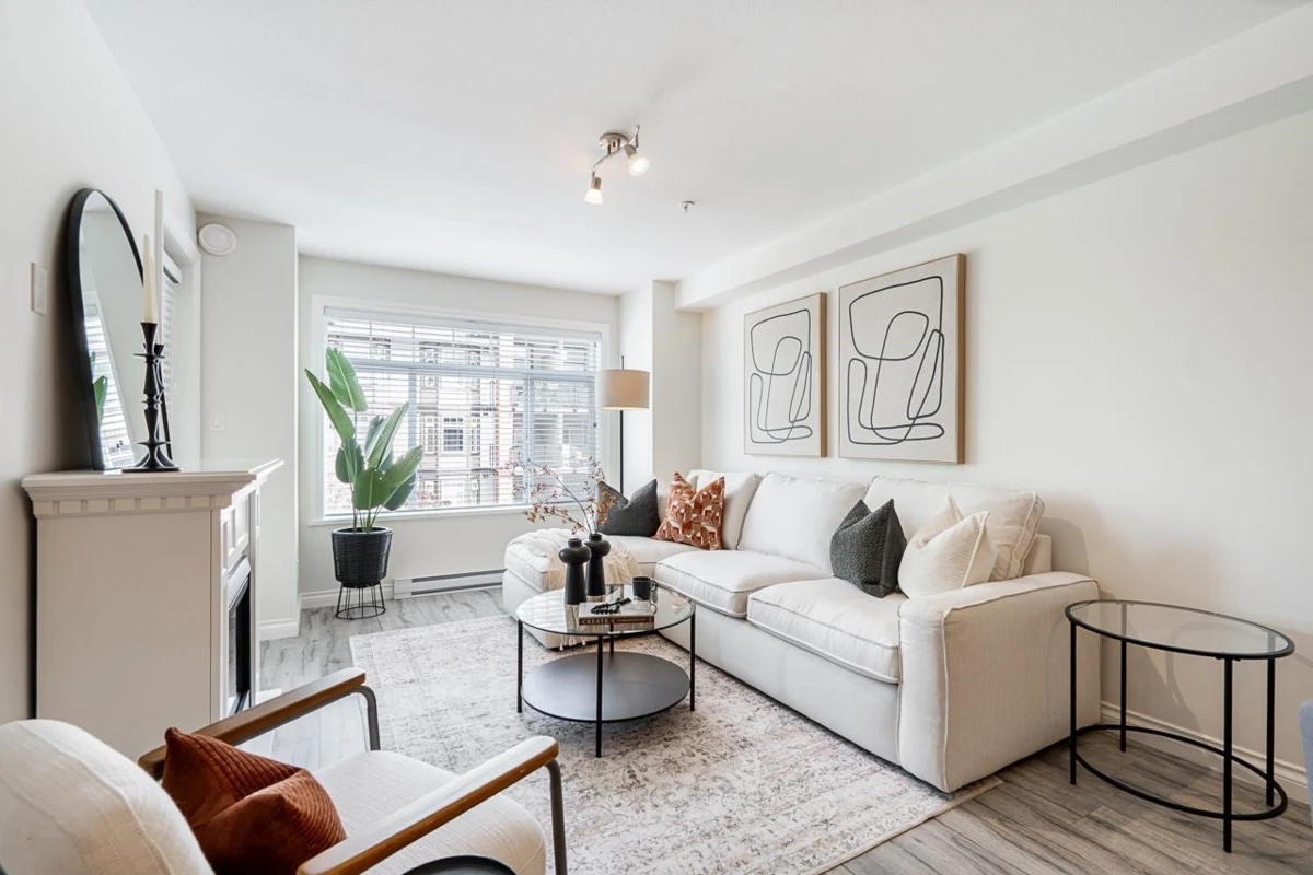 Living Room Photo of 323 5650 201a Street, Langley, BC