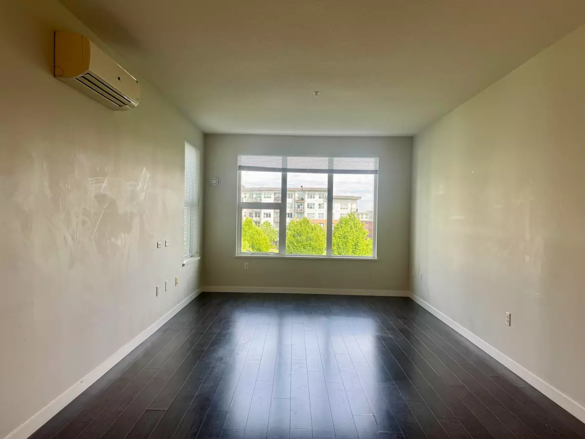 Living Room Photo of 416 9366 Tomicki Avenue, Richmond, BC