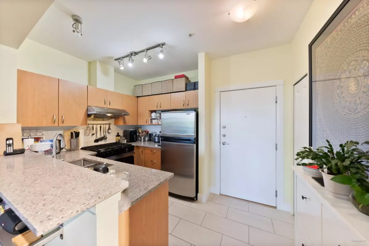 Dining Area Photo of 408 995 W 59th Avenue, Vancouver, BC