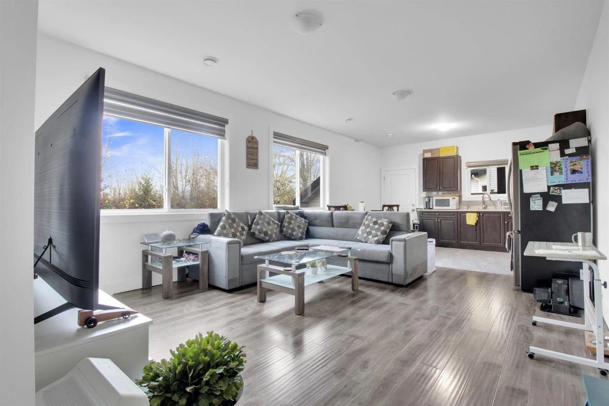 Living Room Photo of 3492 Hazelwood Place, Abbotsford, BC
