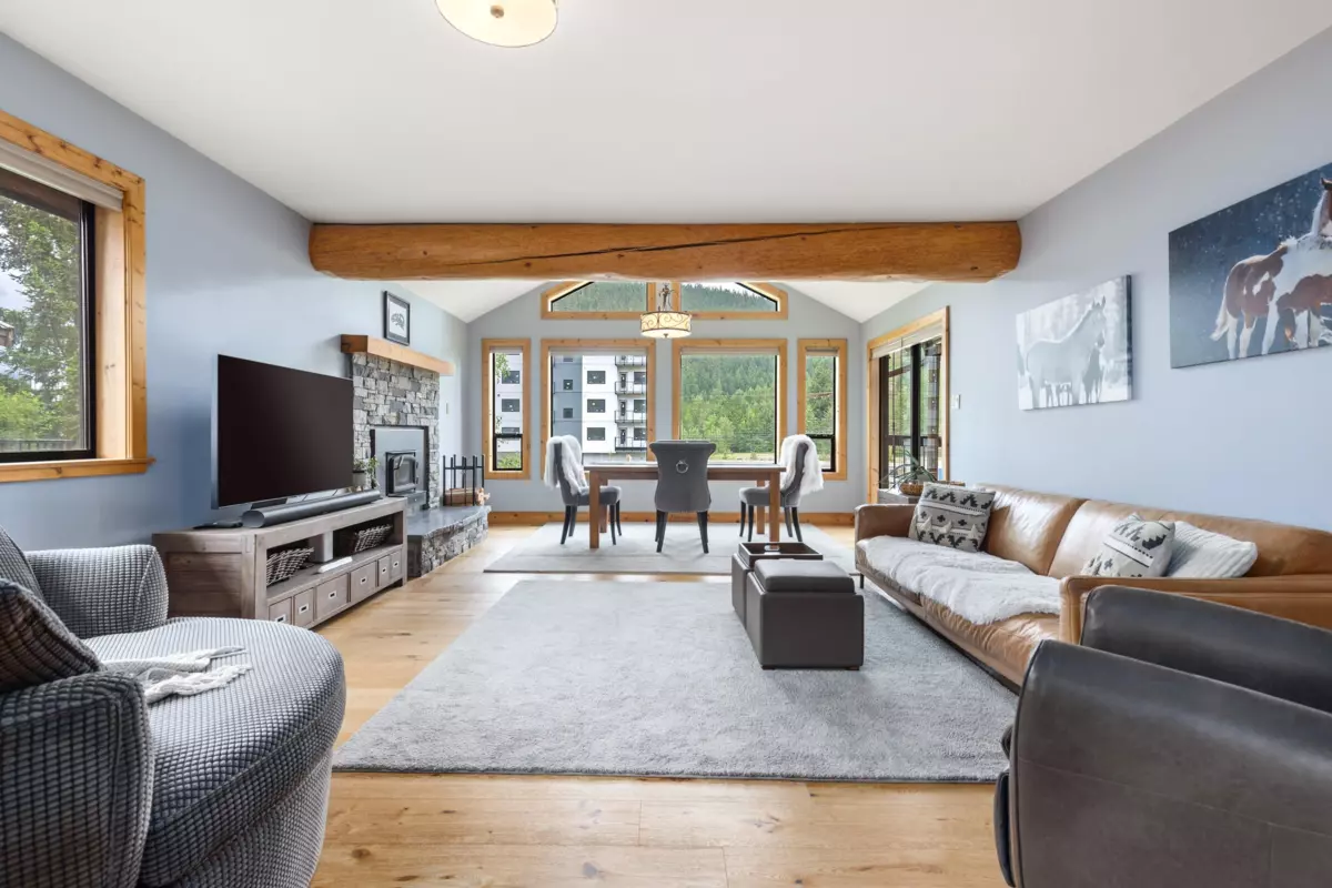 Living Room Photo of 1482 Balsam Street, Pemberton, BC