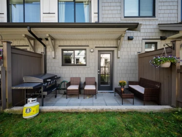 Front Yard Photo of 115 16528 24a Avenue, Surrey, BC
