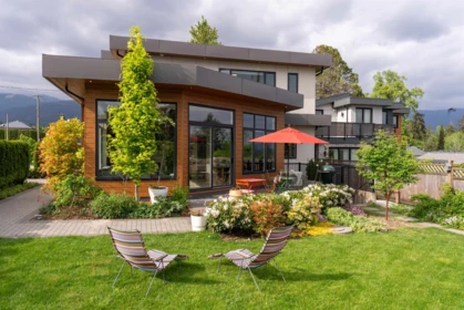 Front Yard Photo of 900 Hendry Avenue, North Vancouver, BC